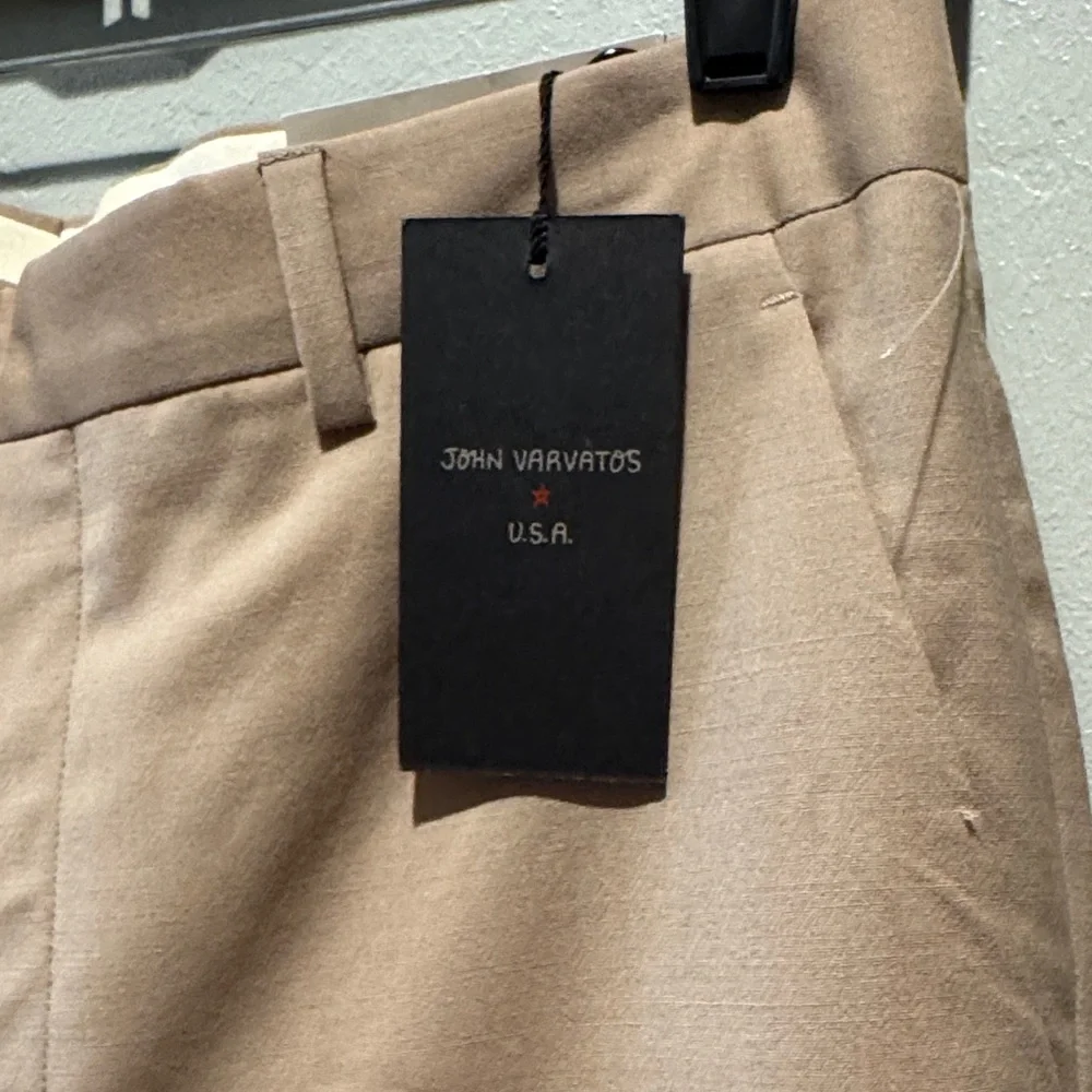 New NWT John Varvatos Thompson Men's Classic Straight-Leg Dress Tan Khaki Pants
